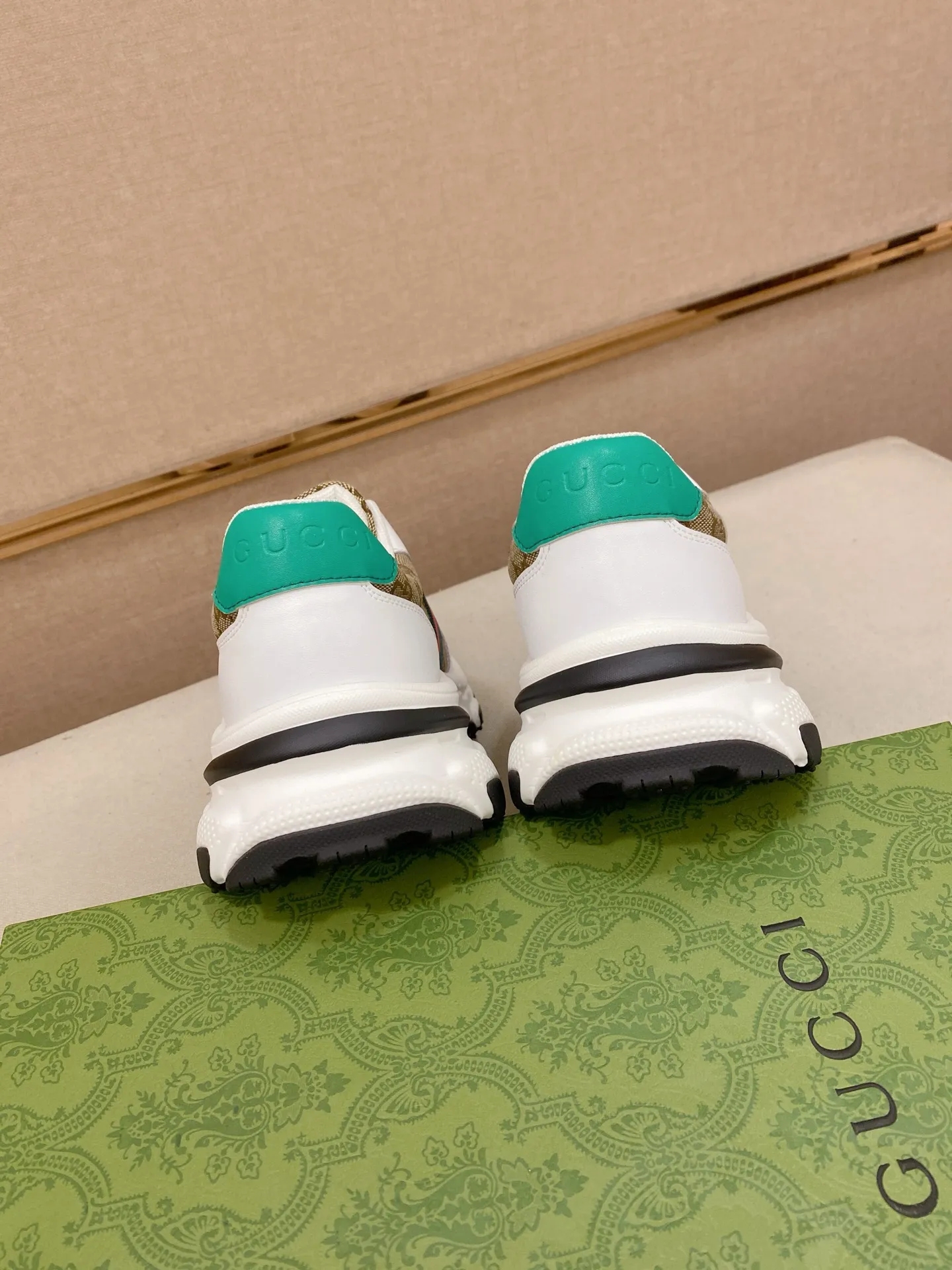 Men's Men's Shoes 442💰 High-quality new GUCCI counters are on the market at the same time. The new men's shoes, 😘fabrics are selected from imported cowhide, and the lining is sheepskin lining. 👍🏿 High-end ☄️ air-cushion molded anti-slip rubber outsole, exquisite lines, simple and elegant, comfortable and high-end for leisure travel. Code number: 38 to 44 (45 can be customized and cannot be returned or exchanged)
